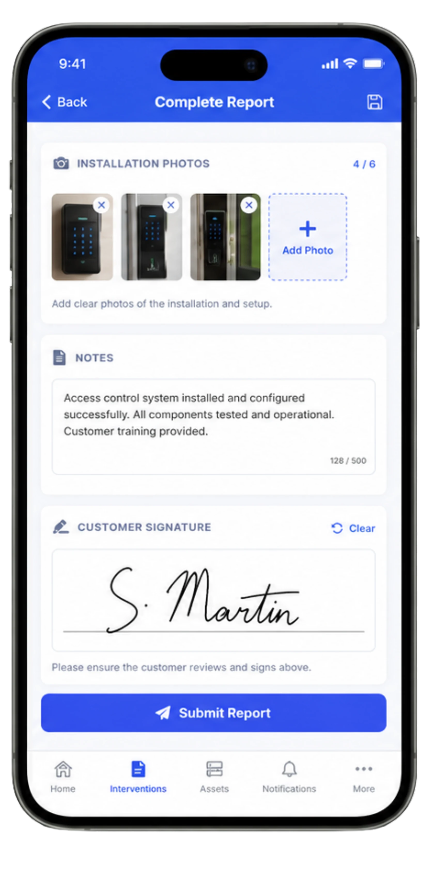 Rapportscherm in de mobiele app met installatiefoto's, notities en de handtekening van de klant